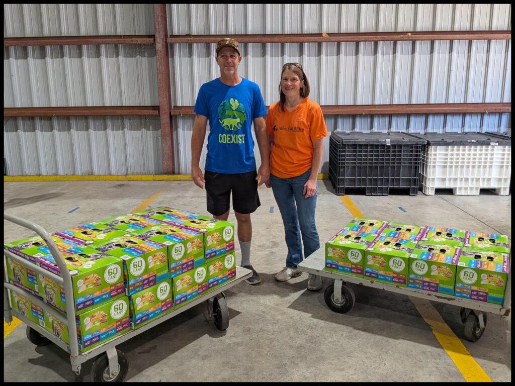 Alley Cat Allies volunteers for Pet Food Bank